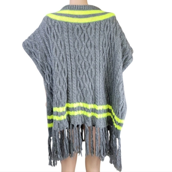Steve Madden Womens Chartreuse and Gray Knit Poncho Size One Size - Picture 3 of 14